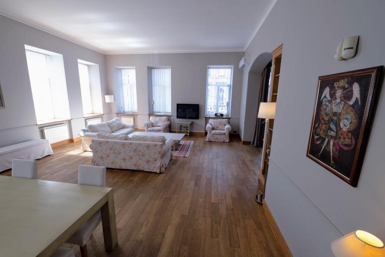 Great 144 Sq.M. Apartment In The Center Of Киев Екстериор снимка