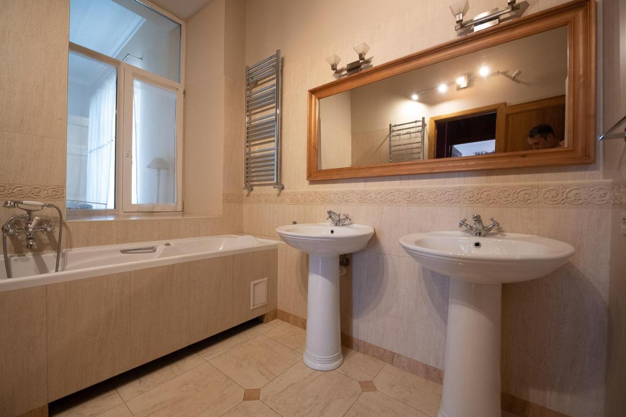 Great 144 Sq.M. Apartment In The Center Of Киев Екстериор снимка