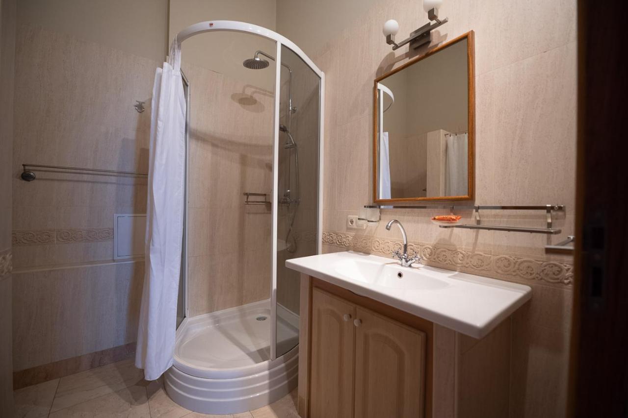 Great 144 Sq.M. Apartment In The Center Of Киев Екстериор снимка